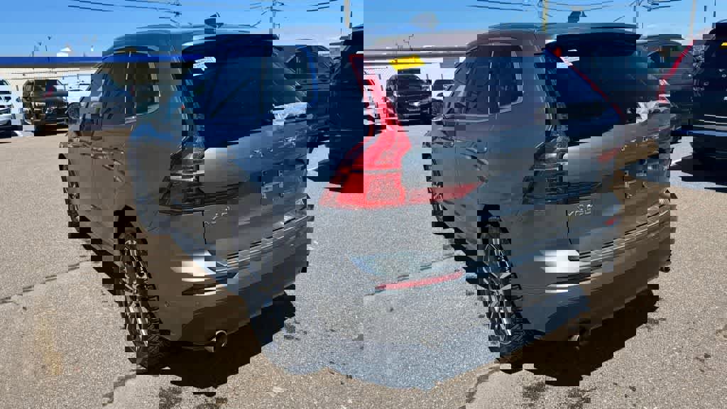 Used 2019 Volvo XC60 T6 Momentum w/ Multimedia Package image 7