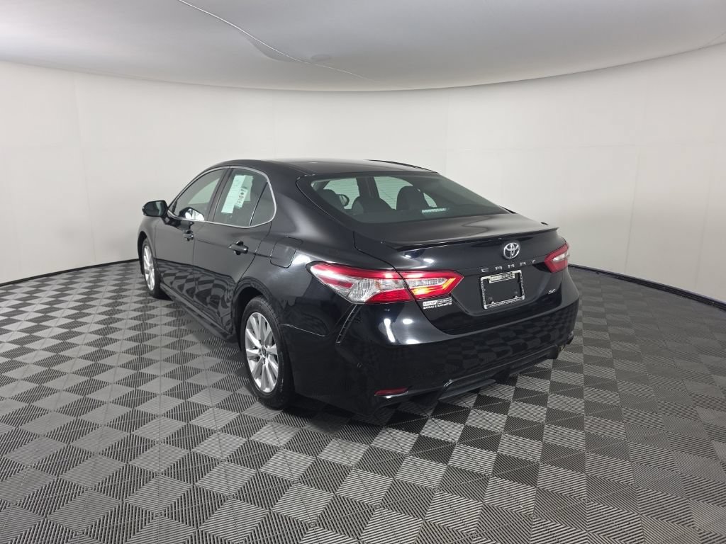 Used 2020 Toyota Camry SE FWD image 3