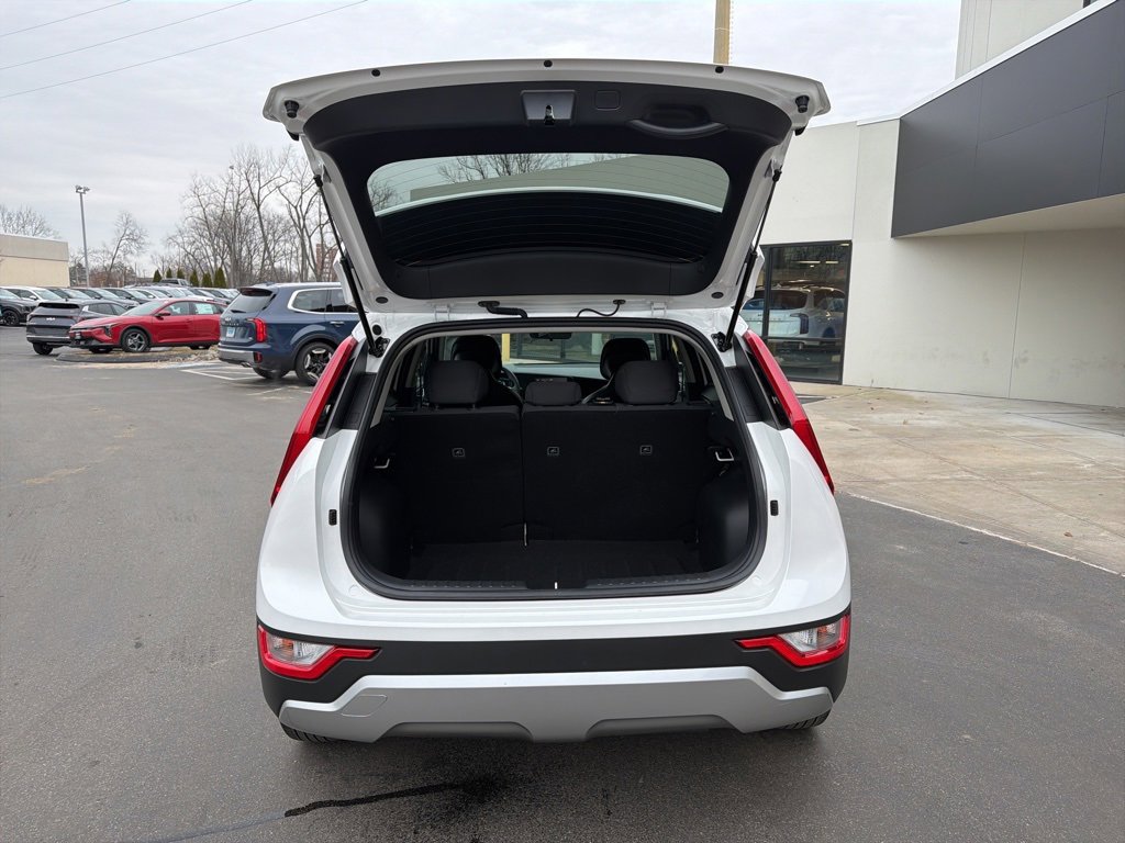 Certified 2025 Kia Niro LX image 18
