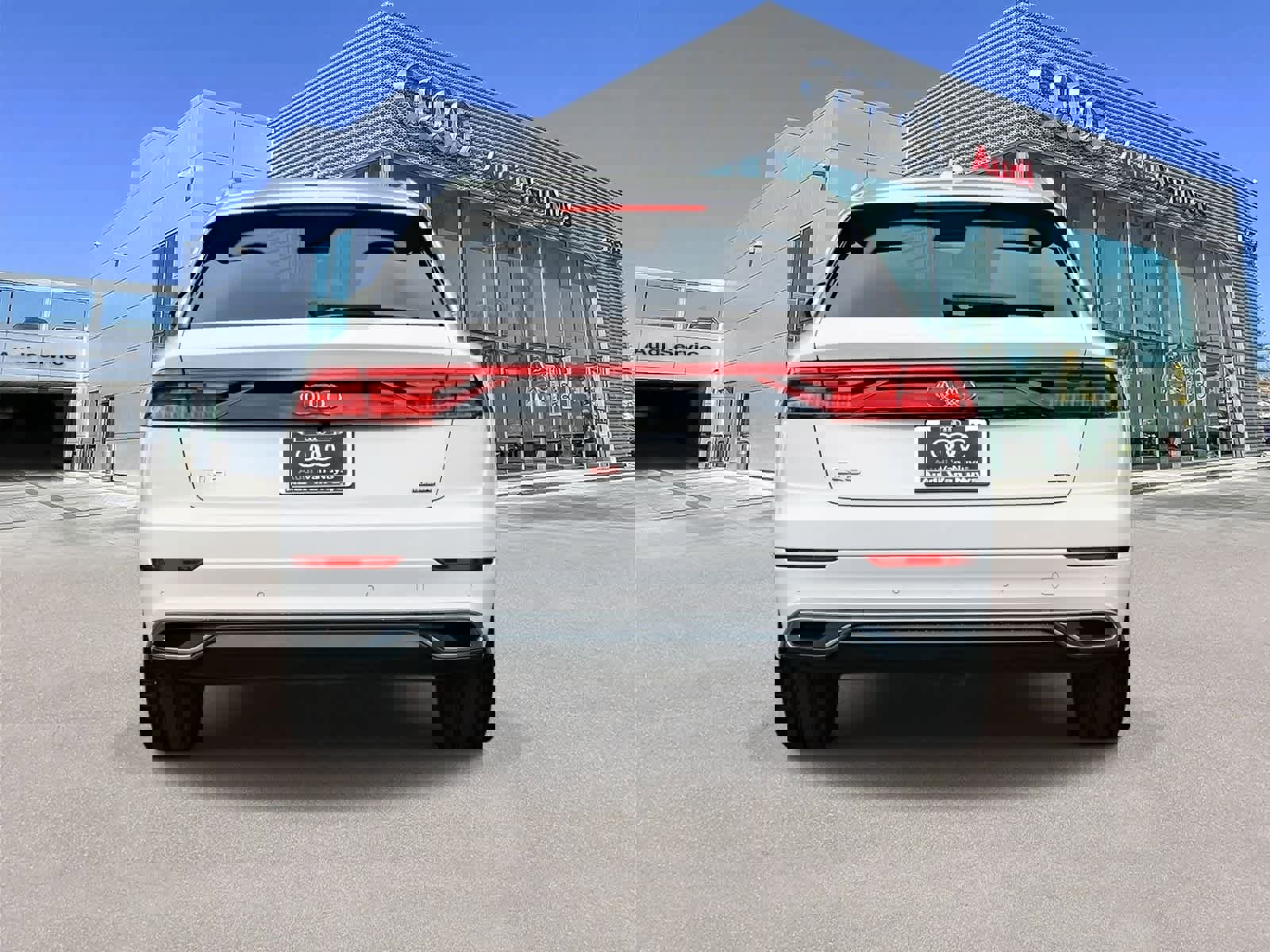 Used 2023 Audi Q8 Premium w/ Convenience Package image 3