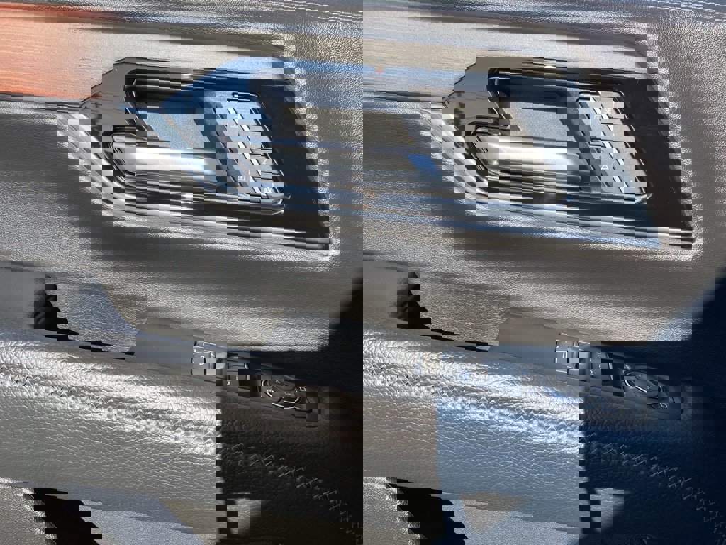 Used 2025 GMC Yukon XL Denali image 24