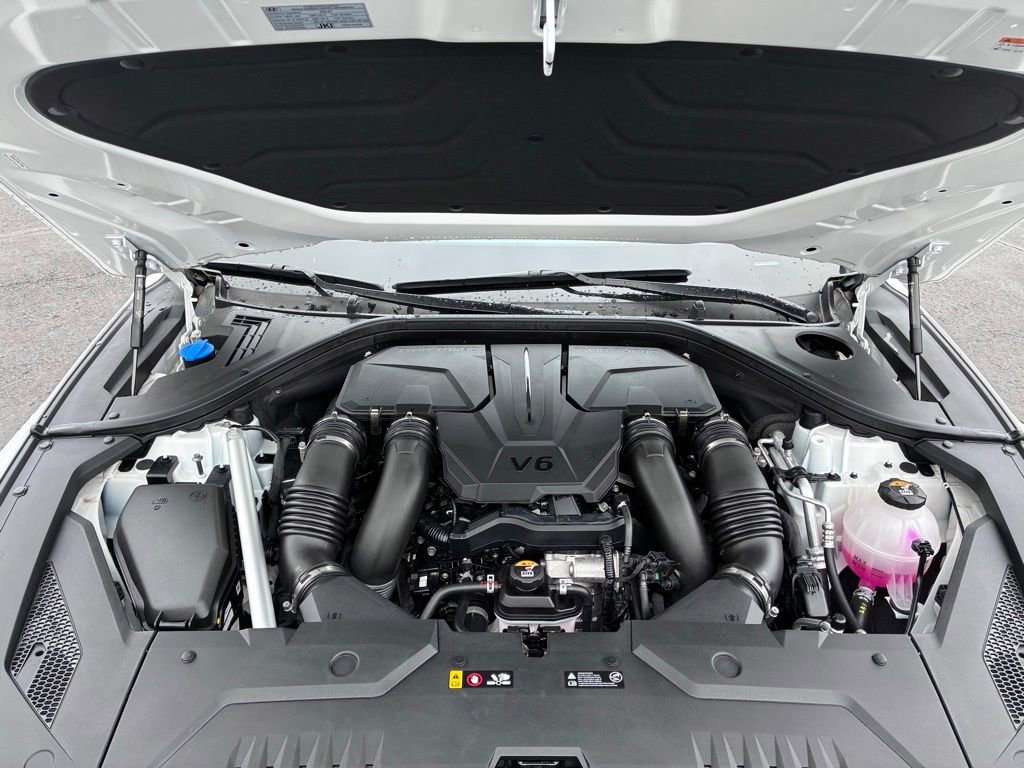 Used 2025 Genesis GV70 3.5T Sport w/ Sport Advanced Package AWD/4WD image 9