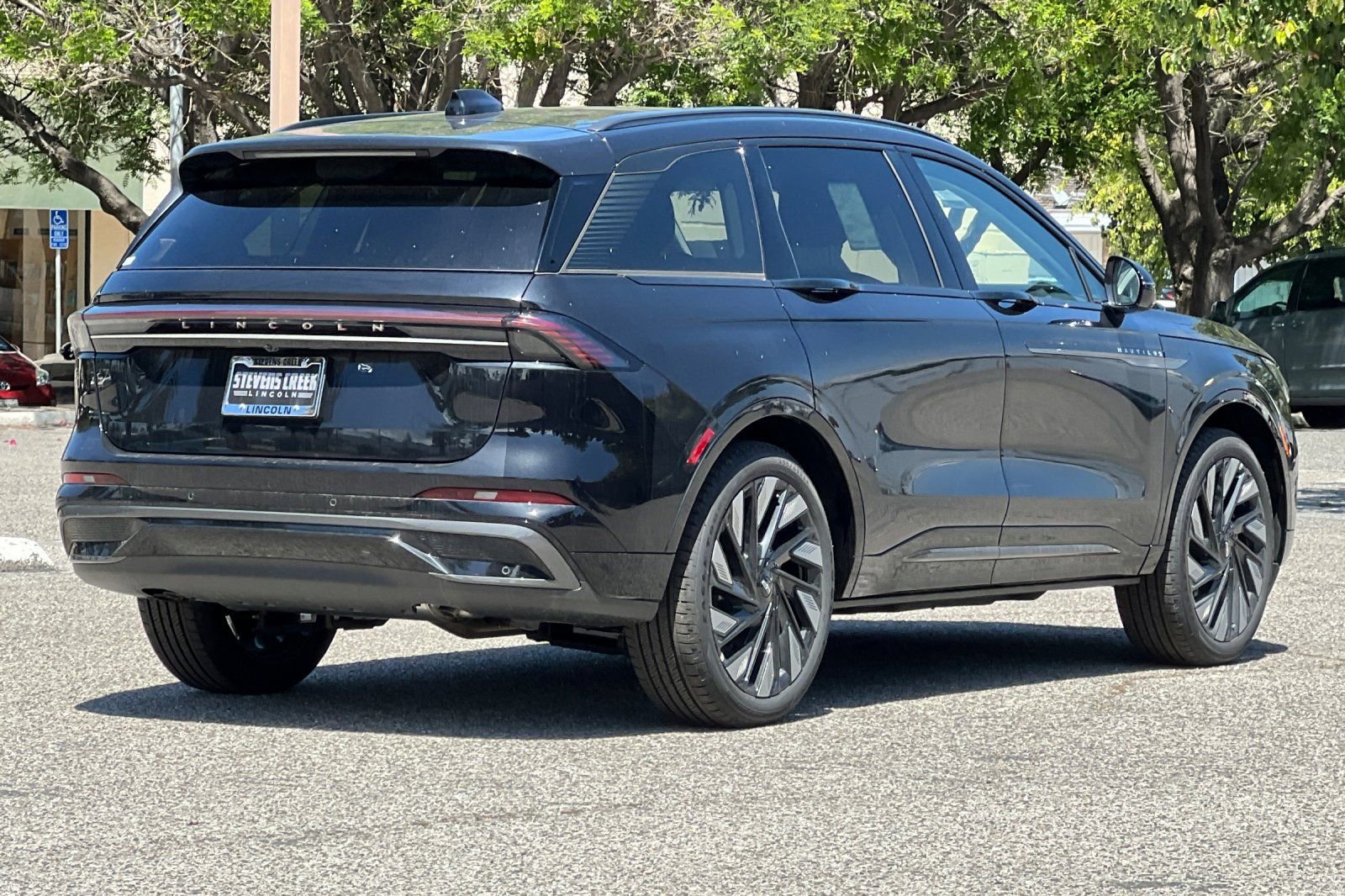 New 2026 Lincoln Nautilus Reserve AWD/4WD image 5