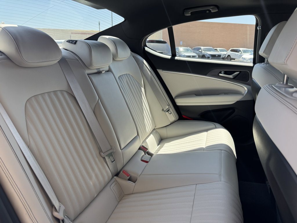 Used 2025 Genesis G70 2.5T w/ Sport Prestige Package image 44