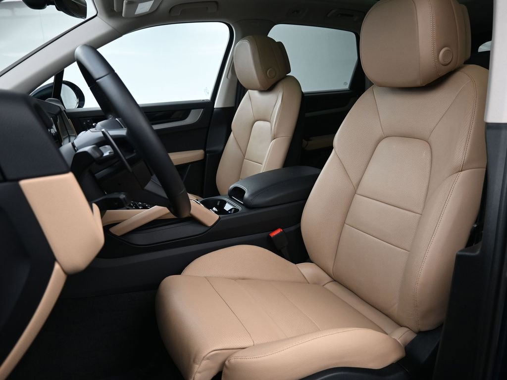 Used 2025 Porsche Cayenne image 5