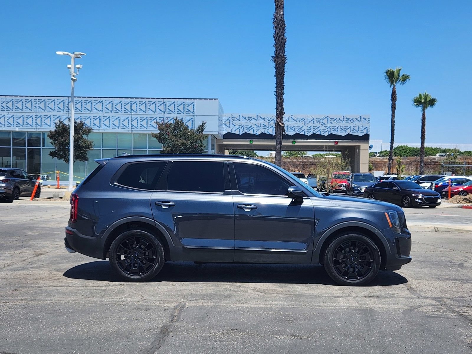 Used 2022 Kia Telluride SX w/ SX Prestige Package AWD/4WD image 8