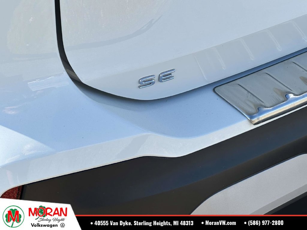 Certified 2026 Volkswagen Tiguan SE w/ Panoramic Sunroof Package FWD image 9