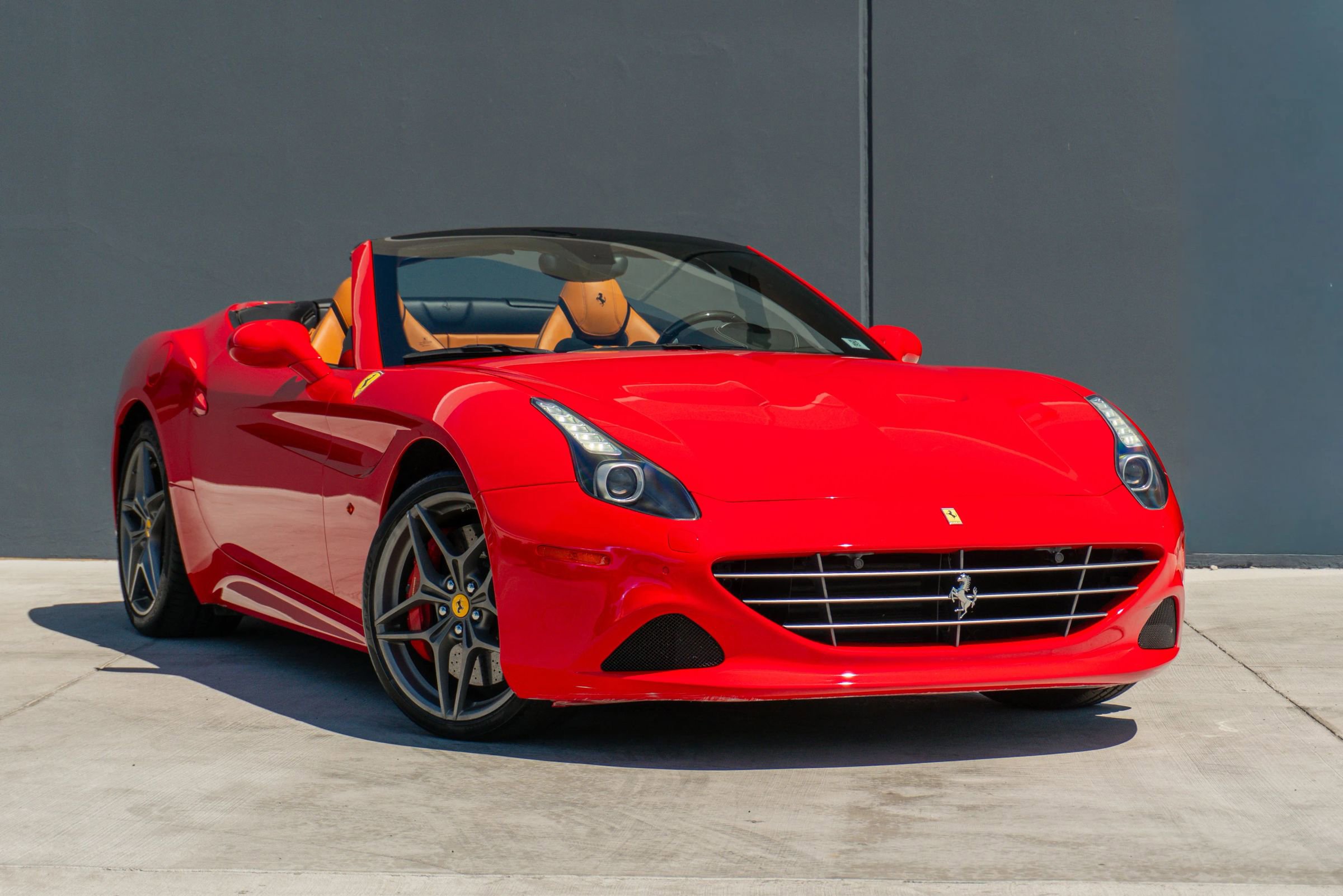 Used 2017 Ferrari California T image 6