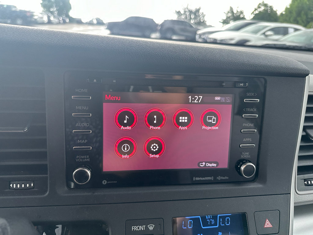 Used 2020 Toyota Sienna LE w/ LE Preferred Package FWD image 13