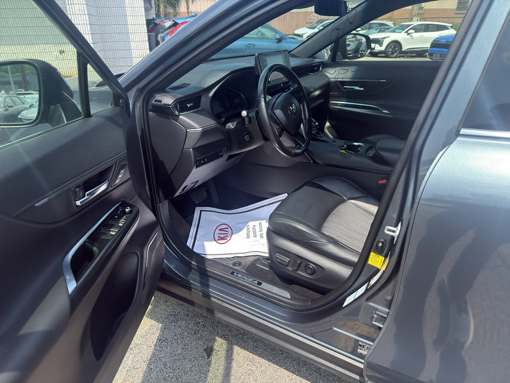 Used 2021 Toyota Venza XLE w/ Carpet Mat Package (TMS) AWD/4WD image 13