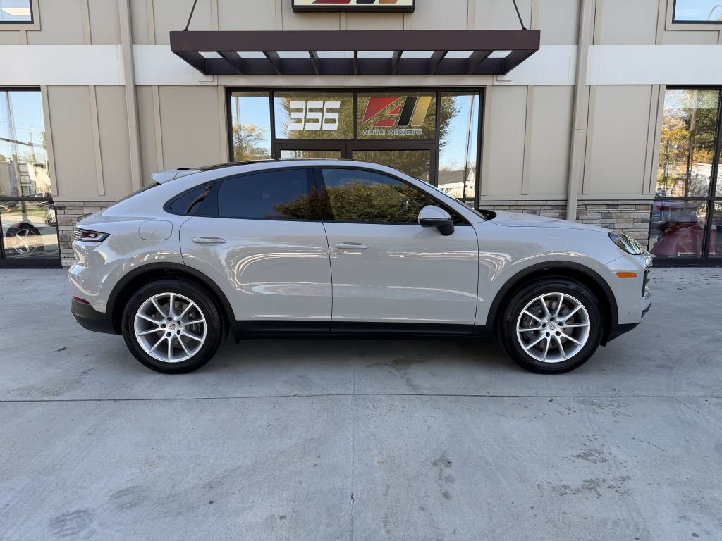 Used 2024 Porsche Cayenne Coupe image 2
