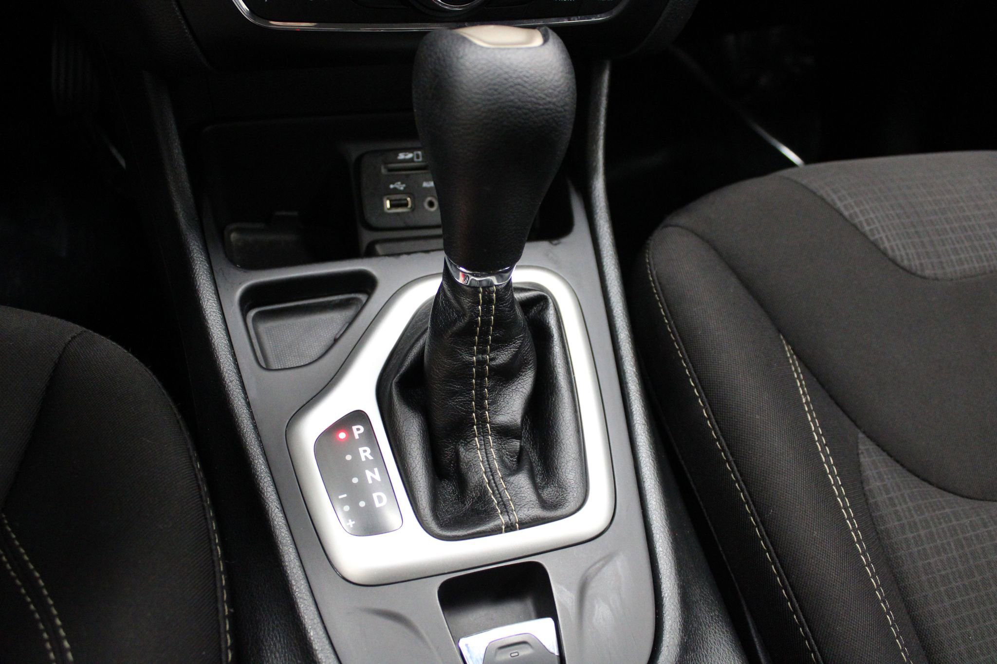 Used 2015 Jeep Cherokee Latitude image 29