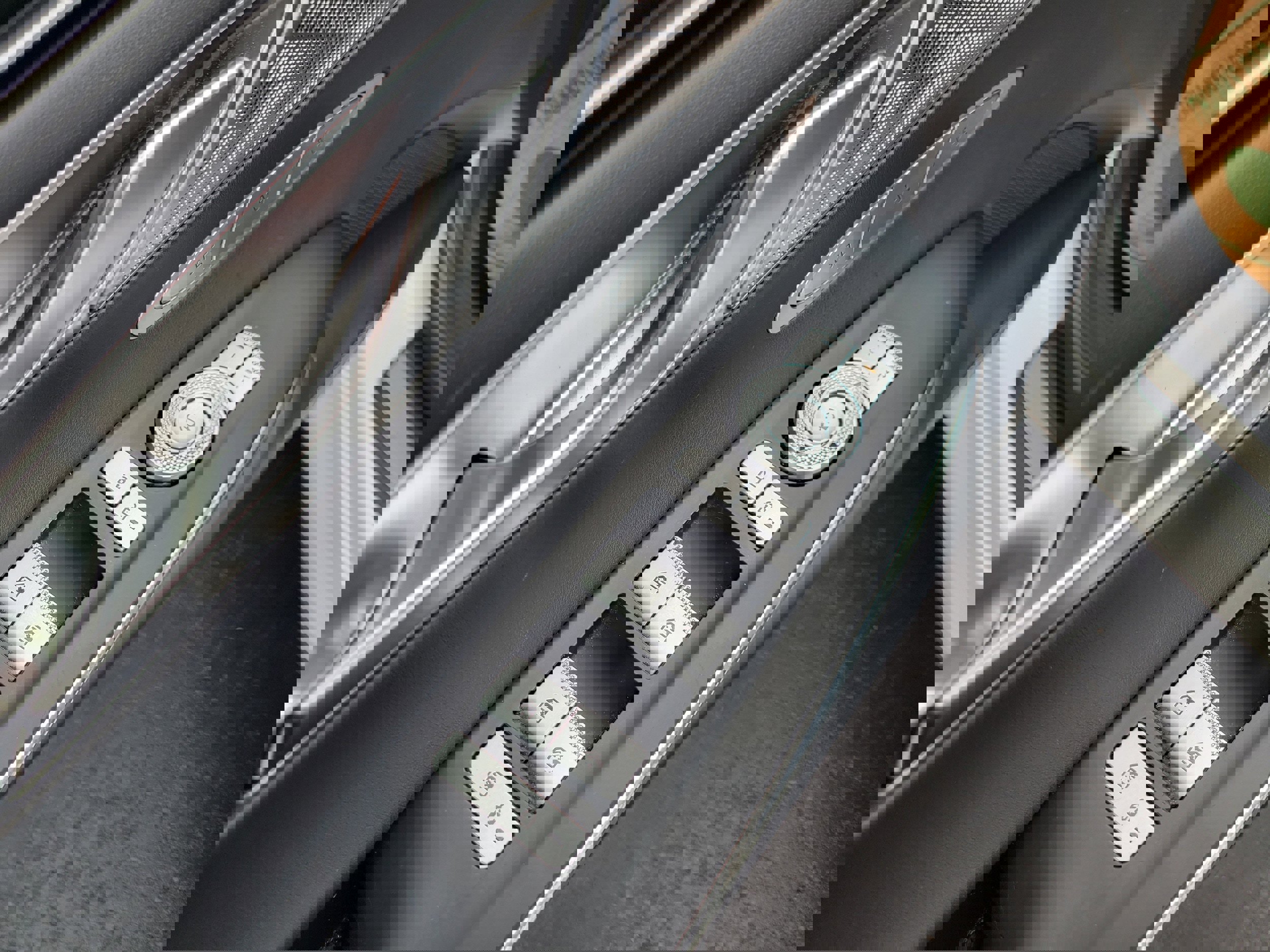 Used 2022 Genesis GV70 2.5T w/ Advanced Package image 26