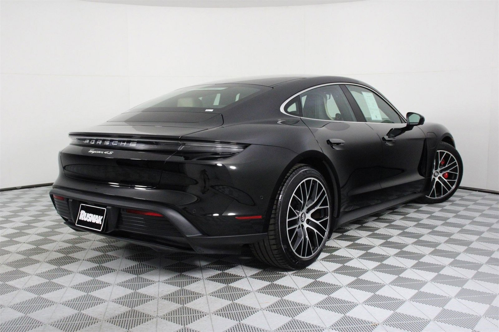 Used 2022 Porsche Taycan 4S image 7