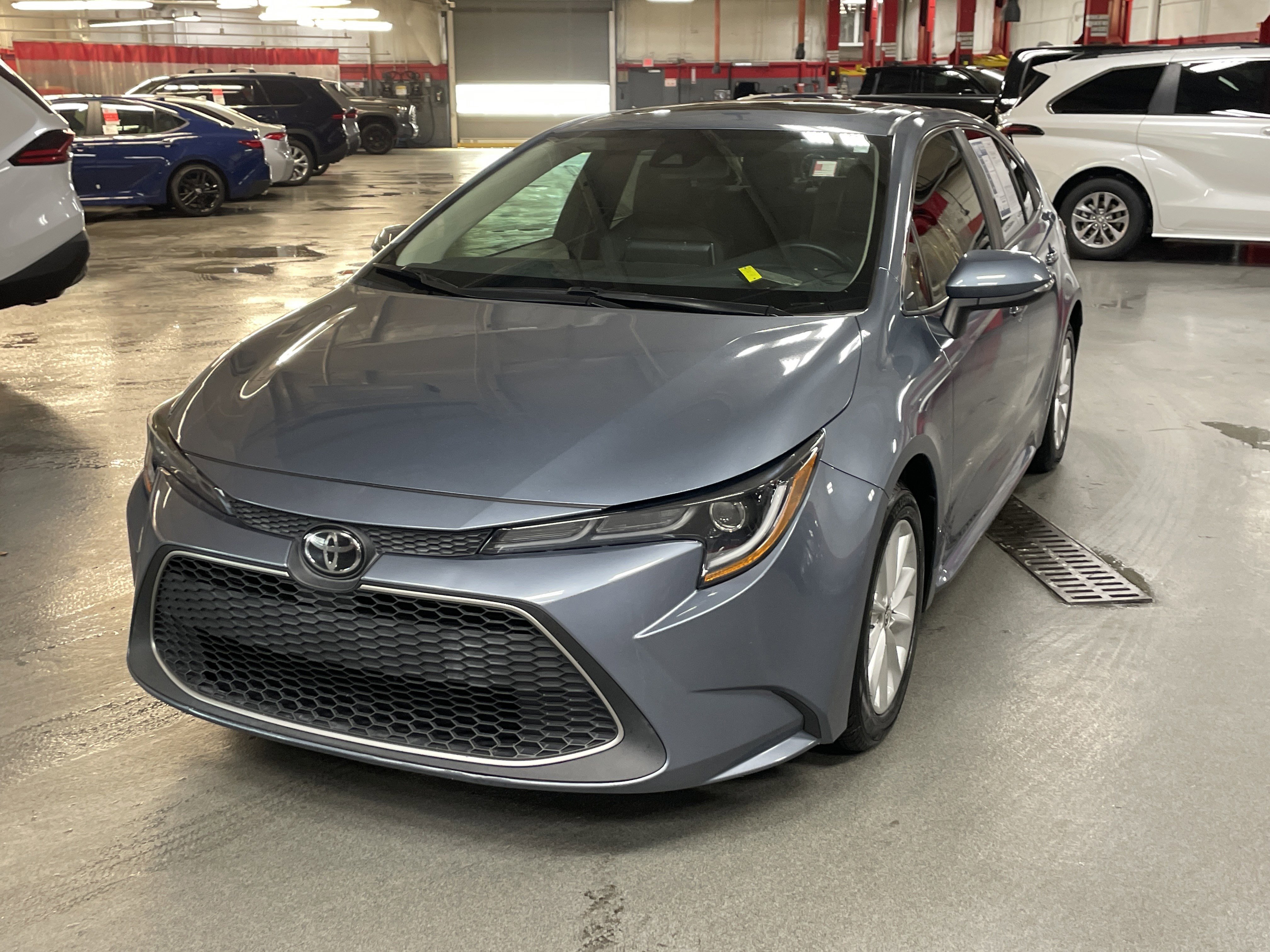 Used 2020 Toyota Corolla XLE image 5