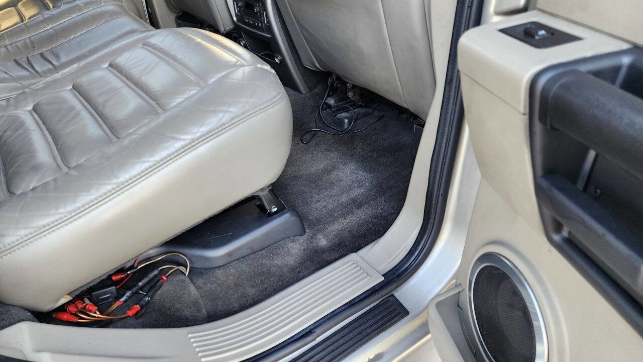 Used 2003 HUMMER H2 w/ Preferred Equipment Group image 30