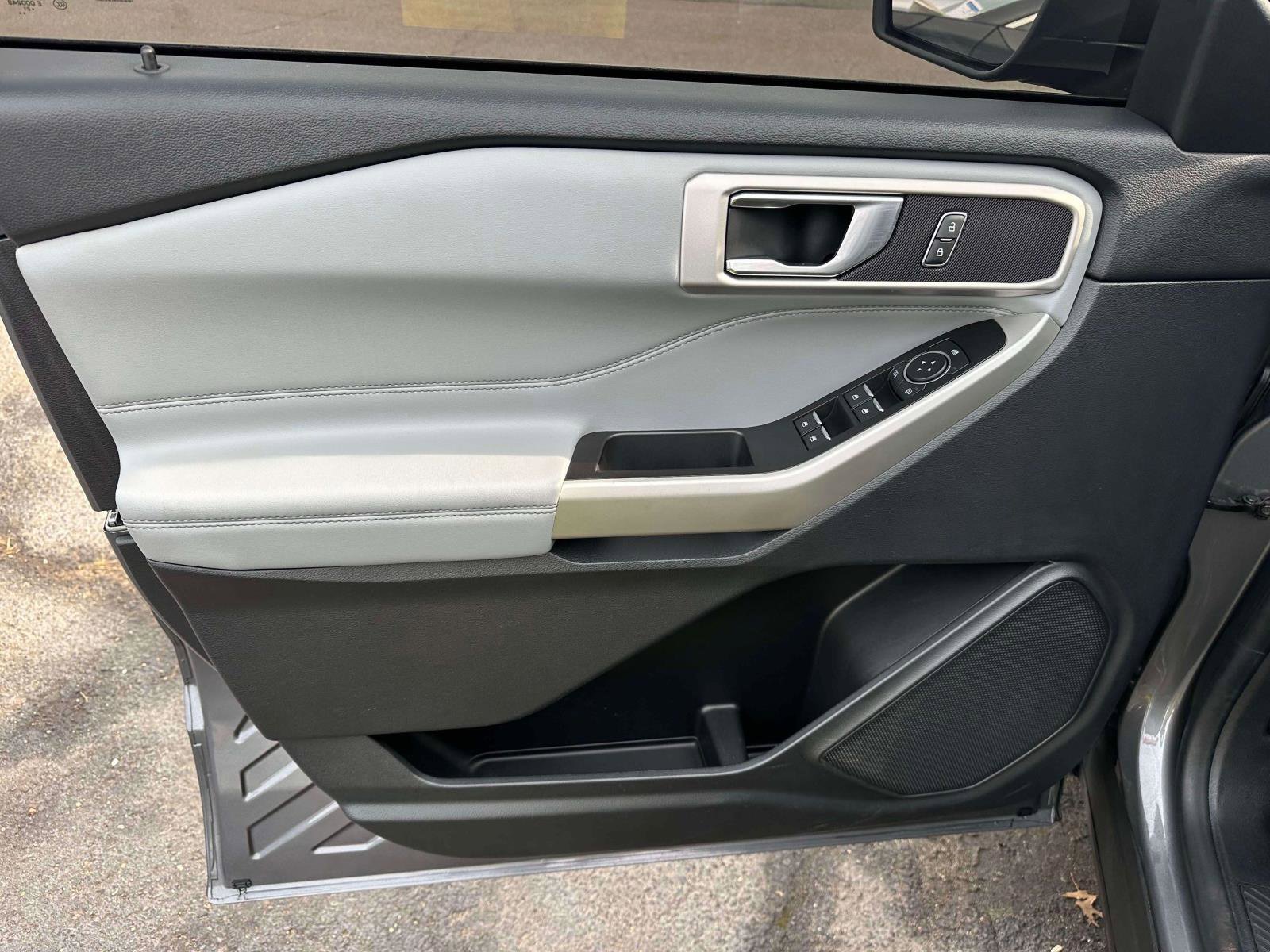 Used 2021 Ford Explorer XLT w/ Equipment Group 202A image 16