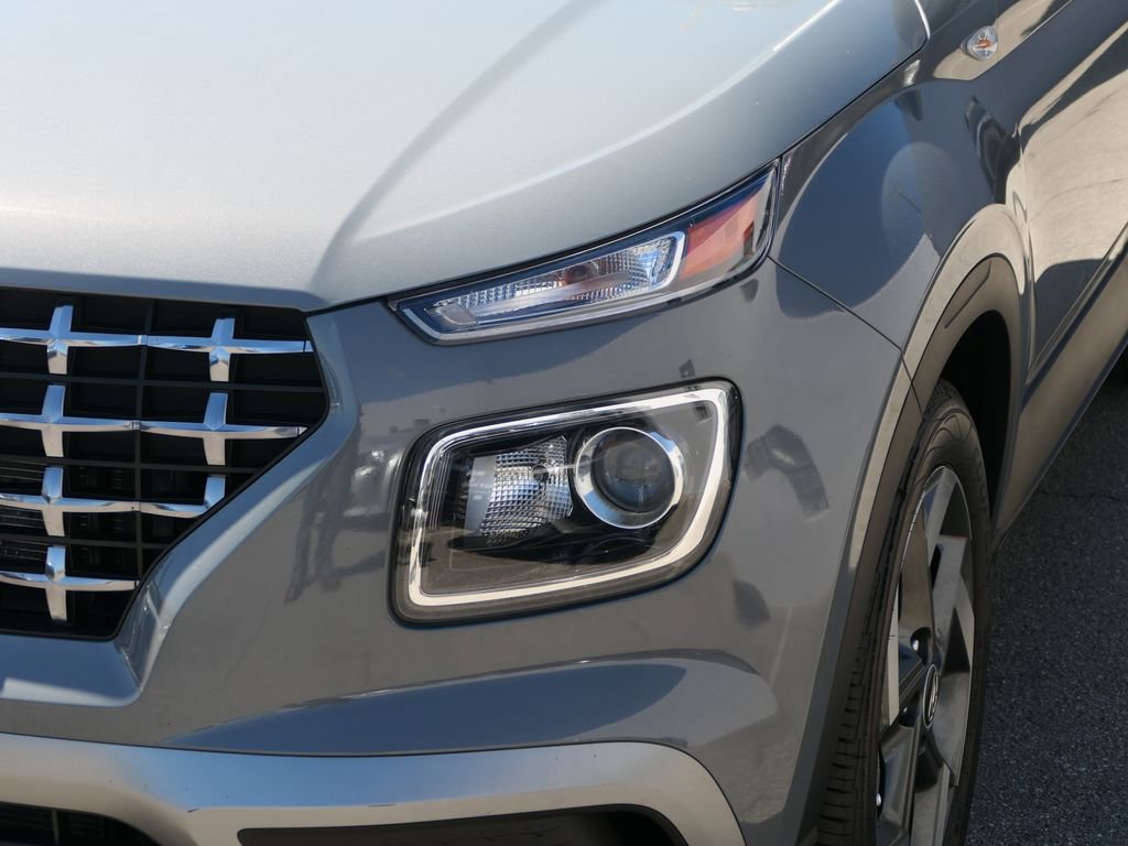Used 2023 Hyundai Venue SEL FWD image 10