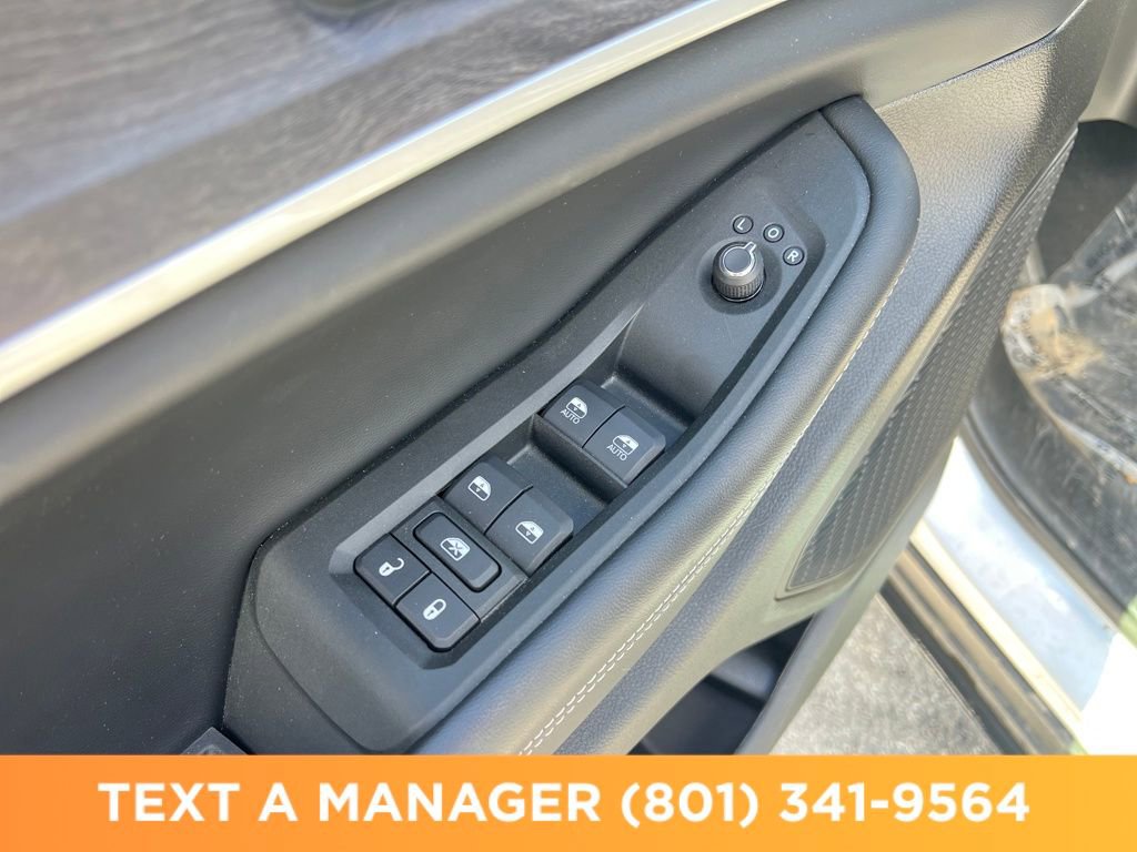 Used 2025 Jeep Grand Cherokee Limited w/ Black Appearance Package image 11