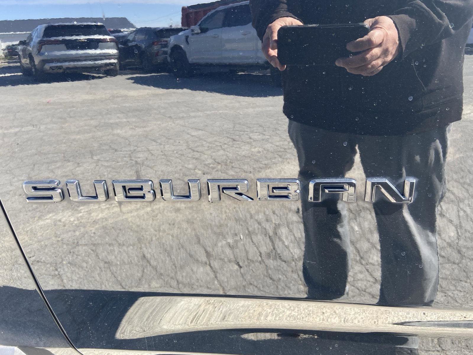 Used 2023 Chevrolet Suburban RST w/ Luxury Package AWD/4WD image 36