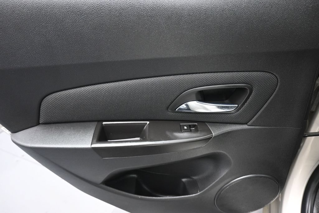 Used 2016 Chevrolet Cruze LT w/ Enhanced Safety Package FWD image 29