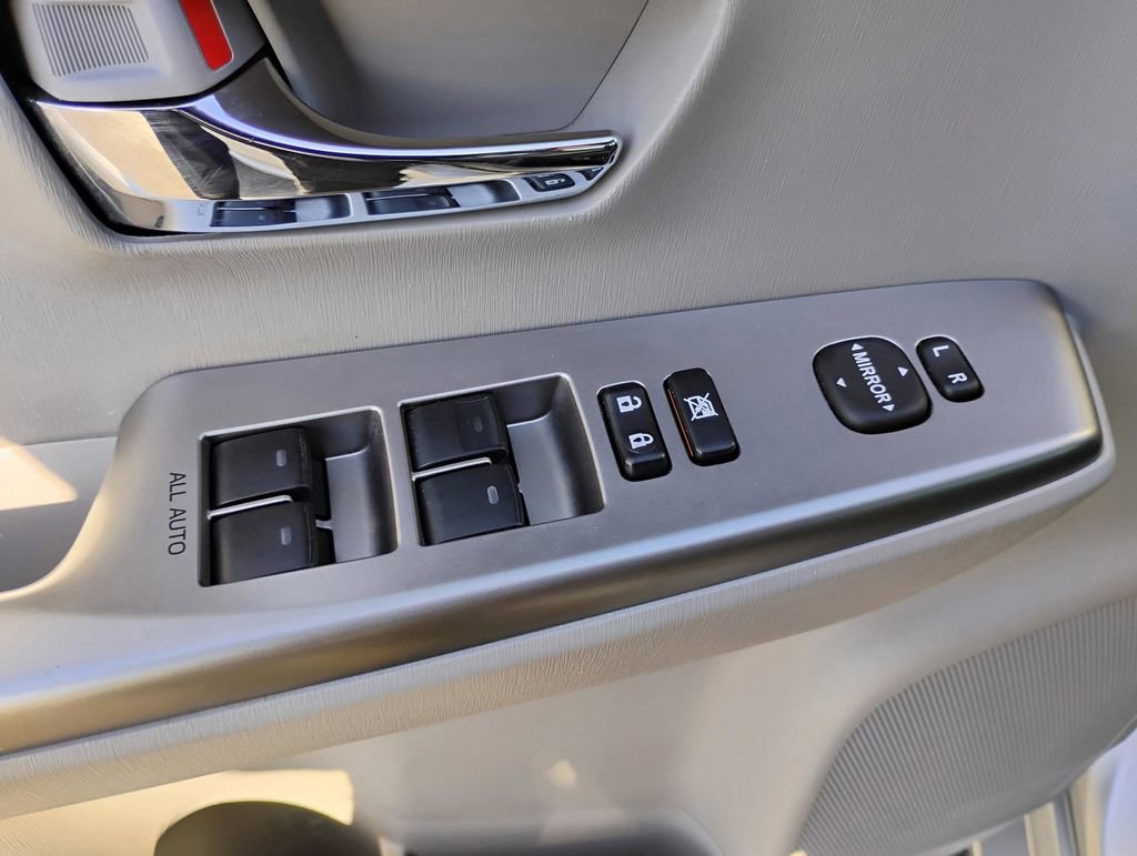 Used 2017 Toyota Prius V Four image 20