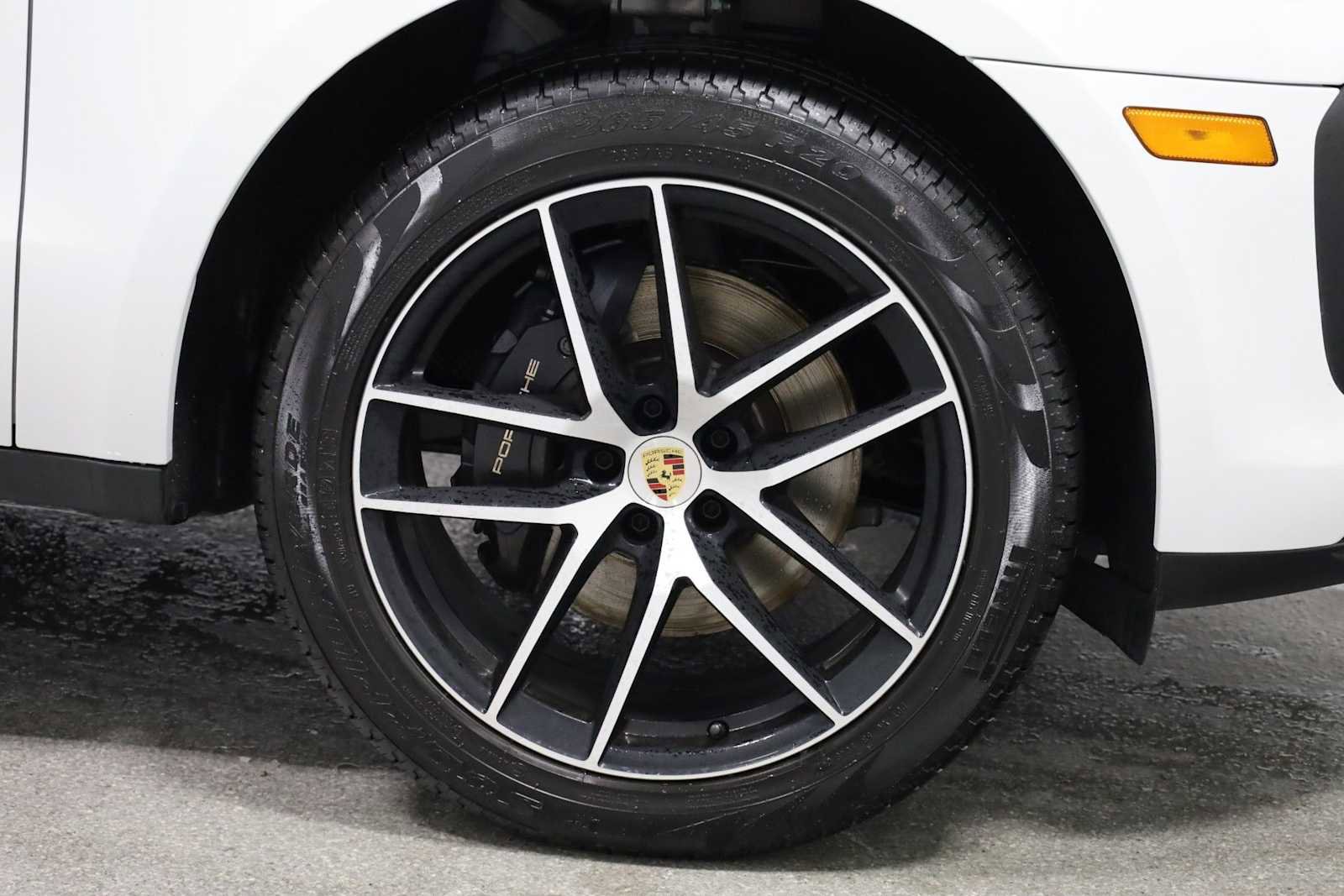 Certified 2025 Porsche Macan image 12