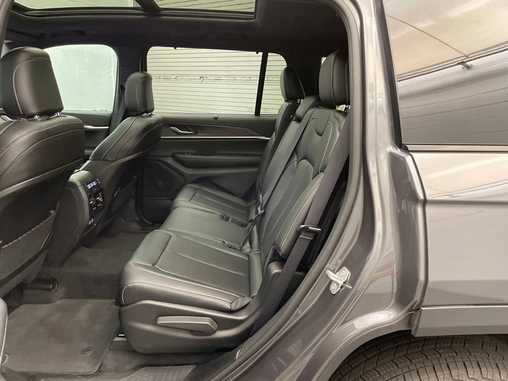 New 2025 Jeep Grand Cherokee L Limited w/ Luxury Tech Group II RWD image 15