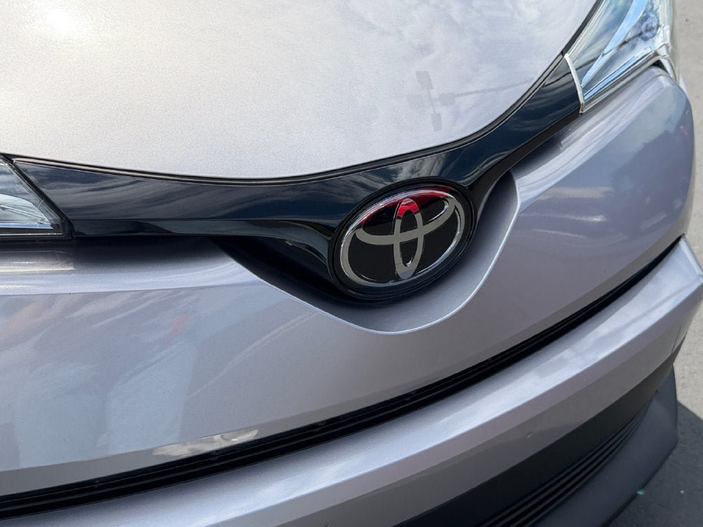 Used 2019 Toyota C-HR XLE FWD image 35
