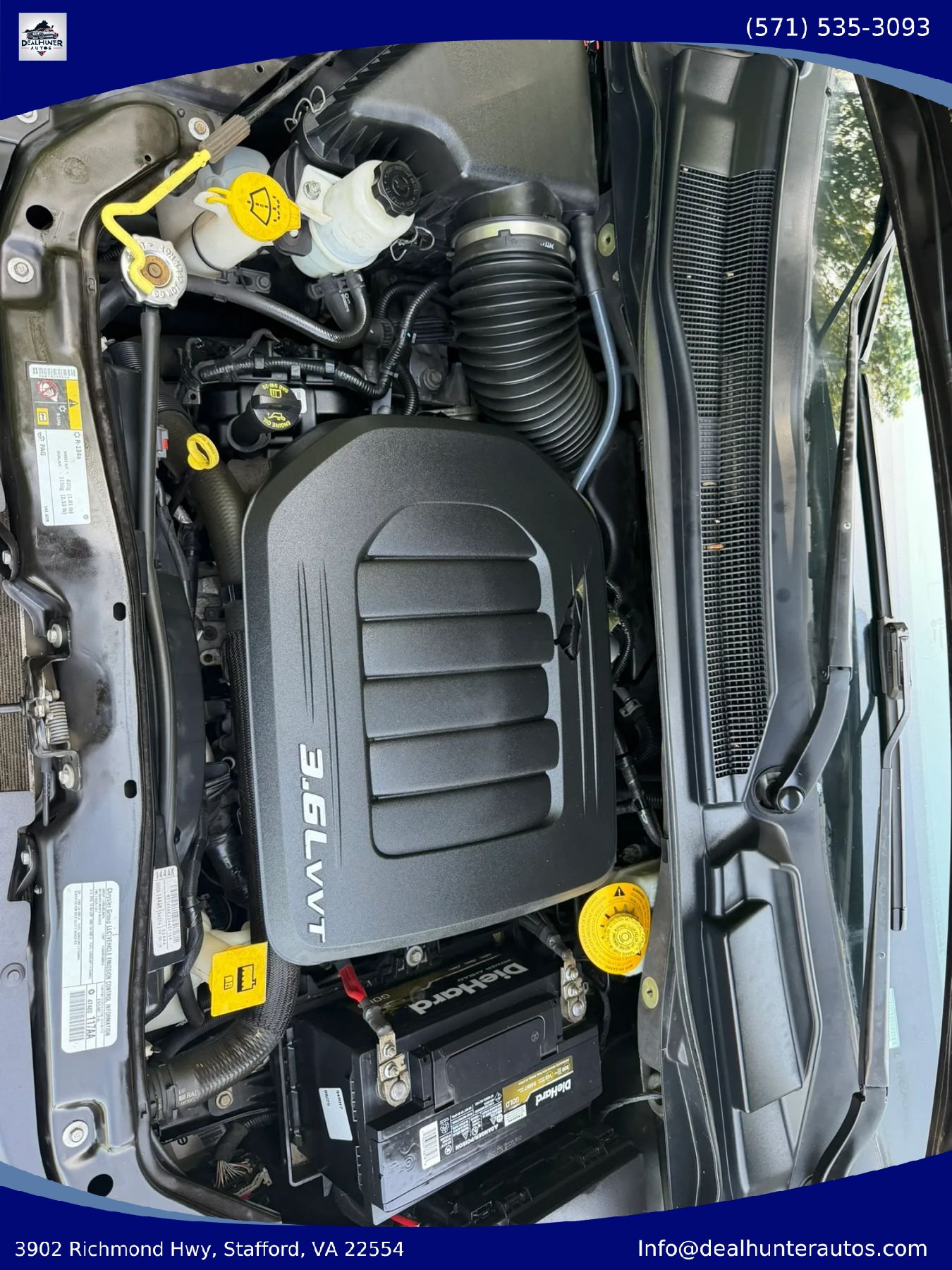 Used 2015 Chrysler Town & Country S FWD image 38