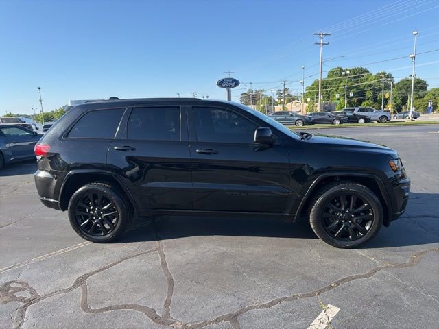 Used 2019 Jeep Grand Cherokee Altitude AWD/4WD image 8