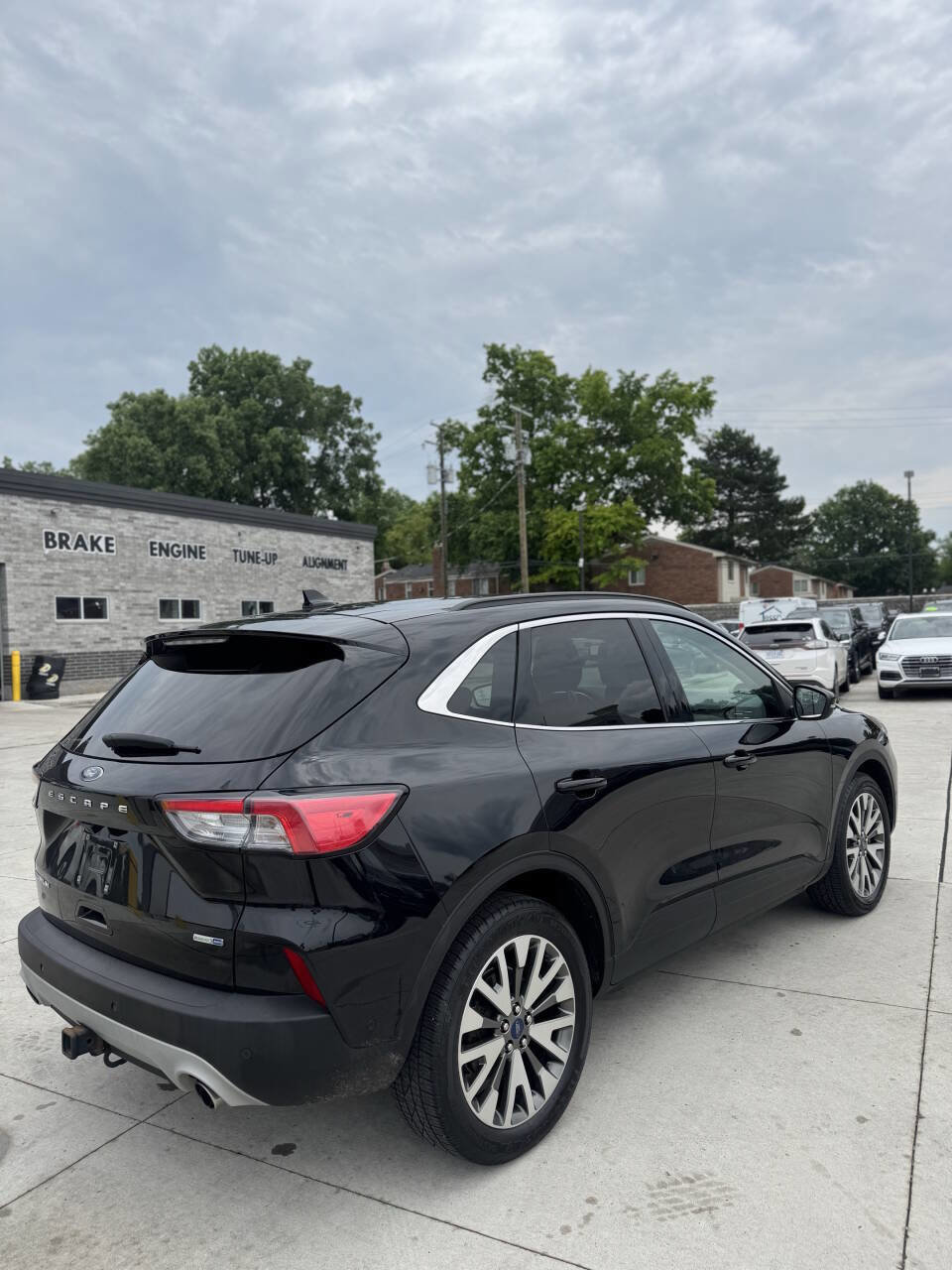 Used 2020 Ford Escape Titanium image 8