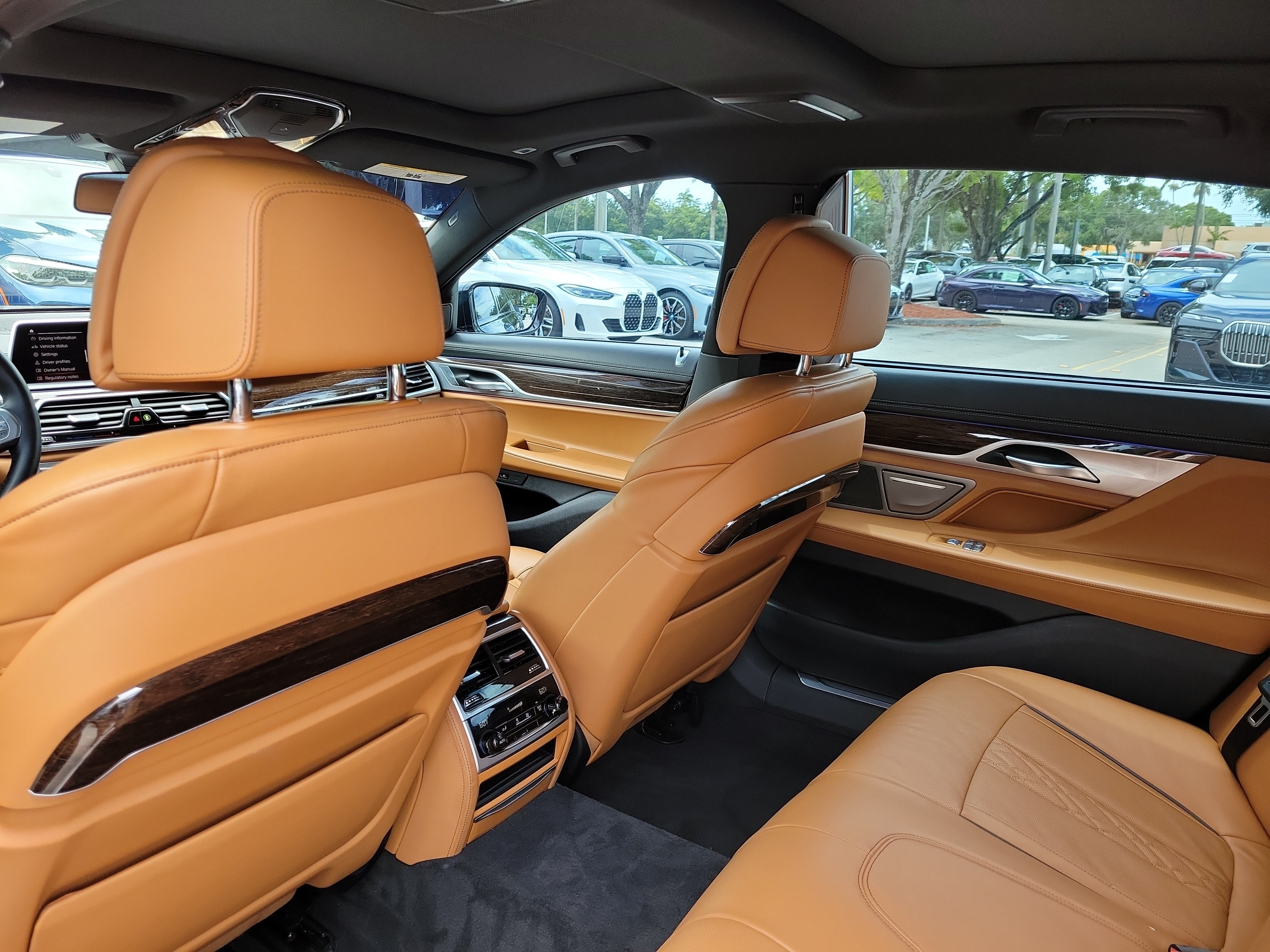 Certified 2022 BMW 750i xDrive w/ Executive Package AWD/4WD image 13
