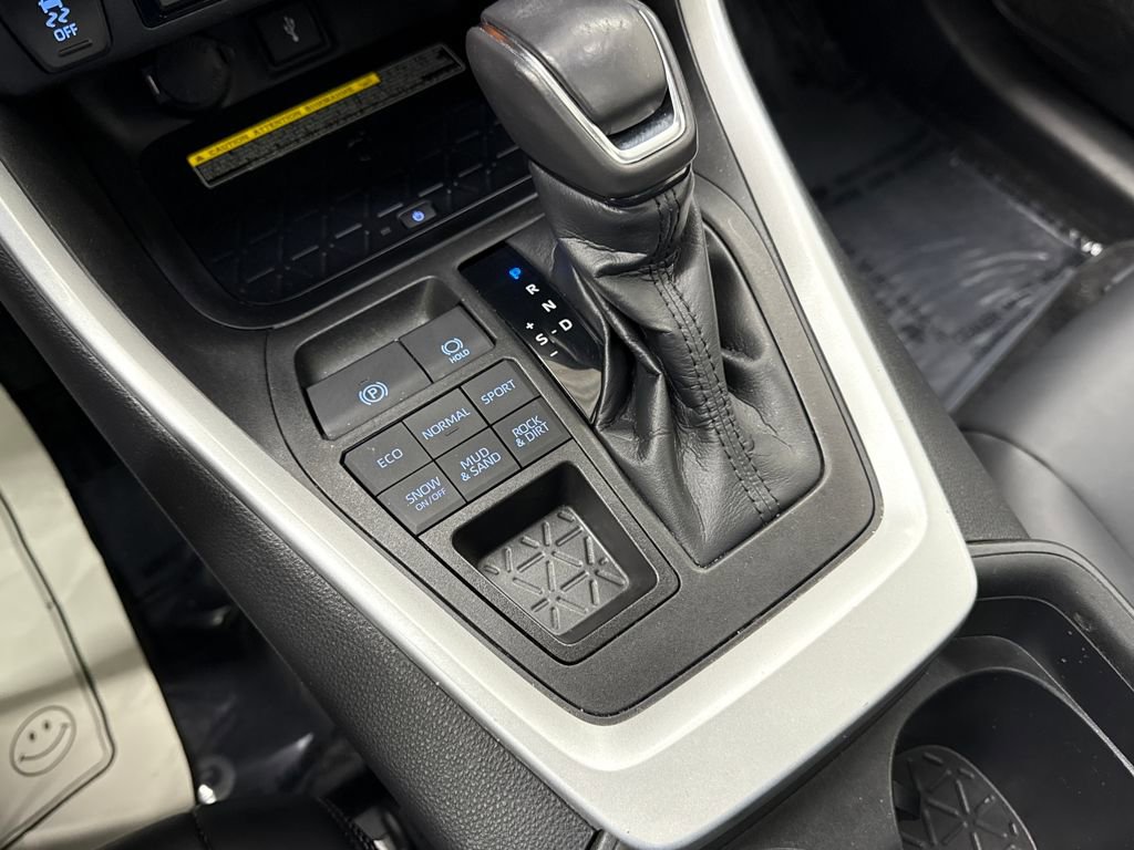 Used 2021 Toyota RAV4 XLE Premium image 20