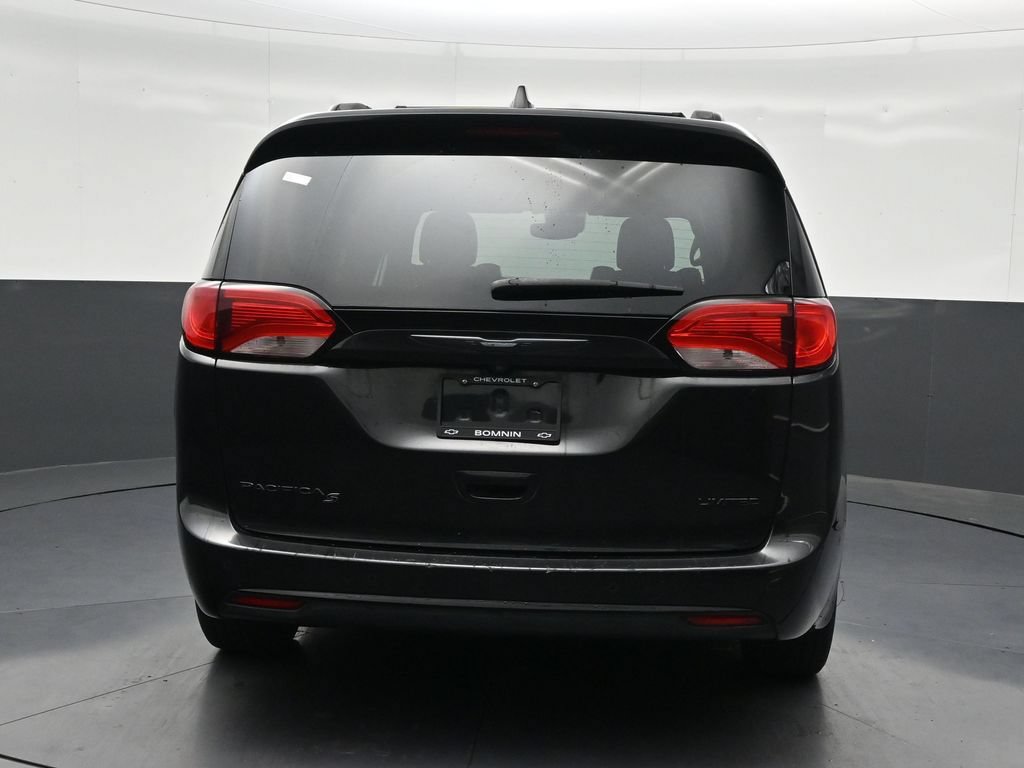 Used 2019 Chrysler Pacifica Limited w/ Advanced Safetytec Group FWD image 4