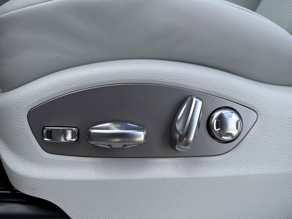New 2026 Porsche Macan image 16