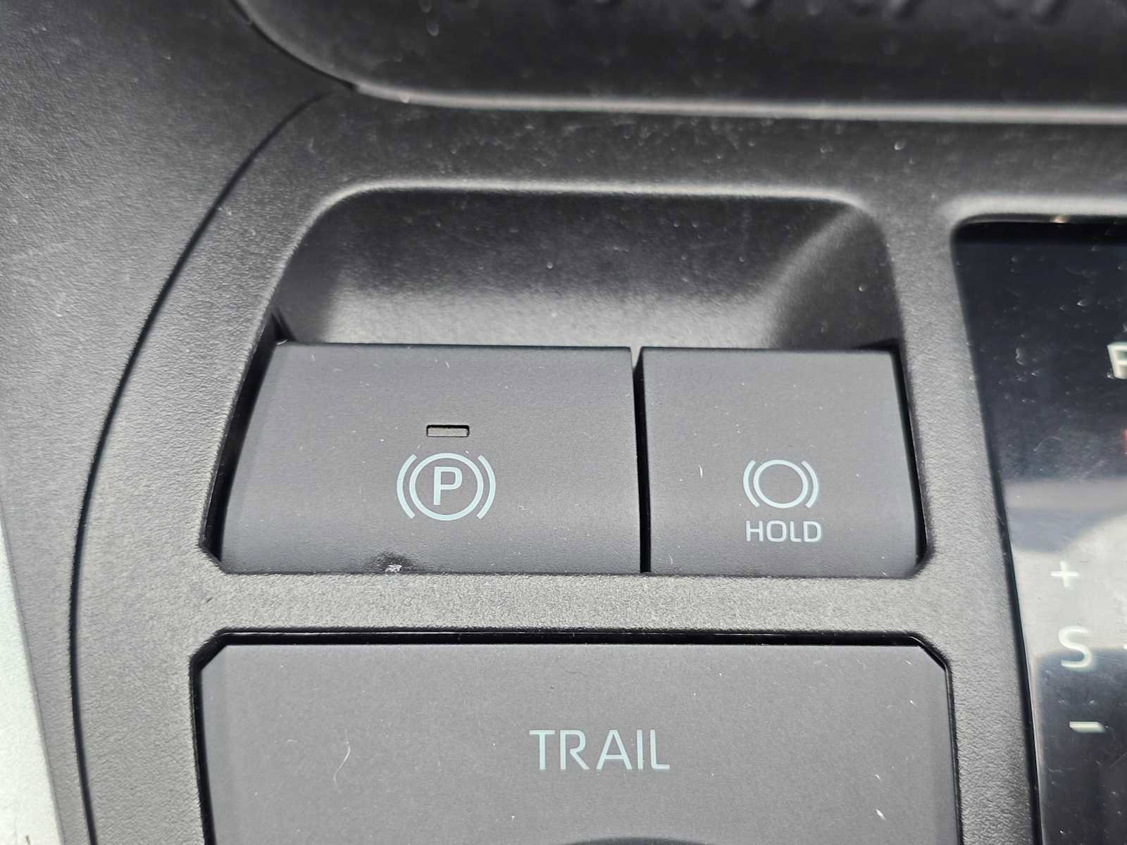 Used 2021 Toyota RAV4 XLE w/ Convenience Package image 36