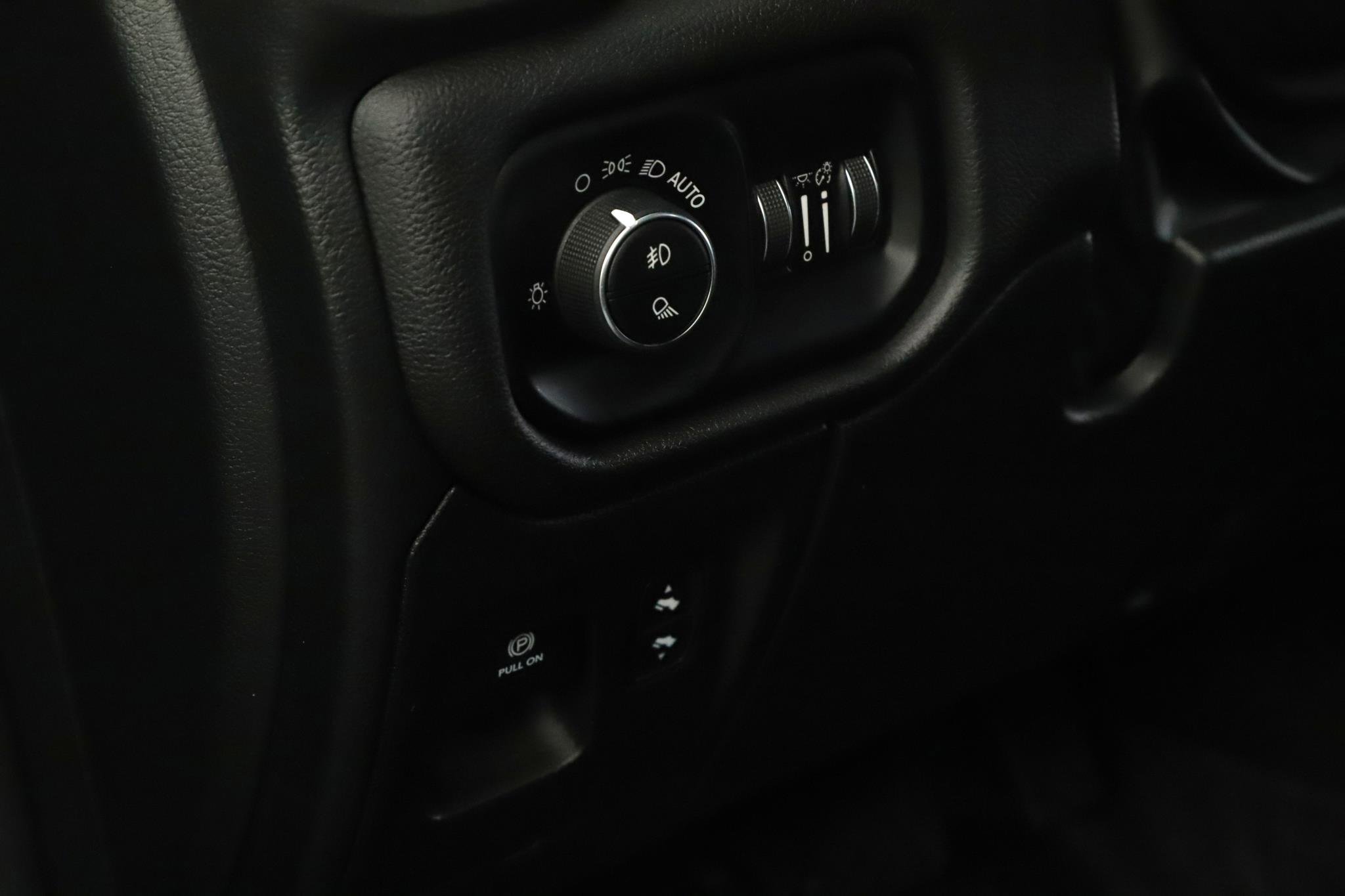 Used 2024 RAM 1500 Laramie AWD/4WD image 8
