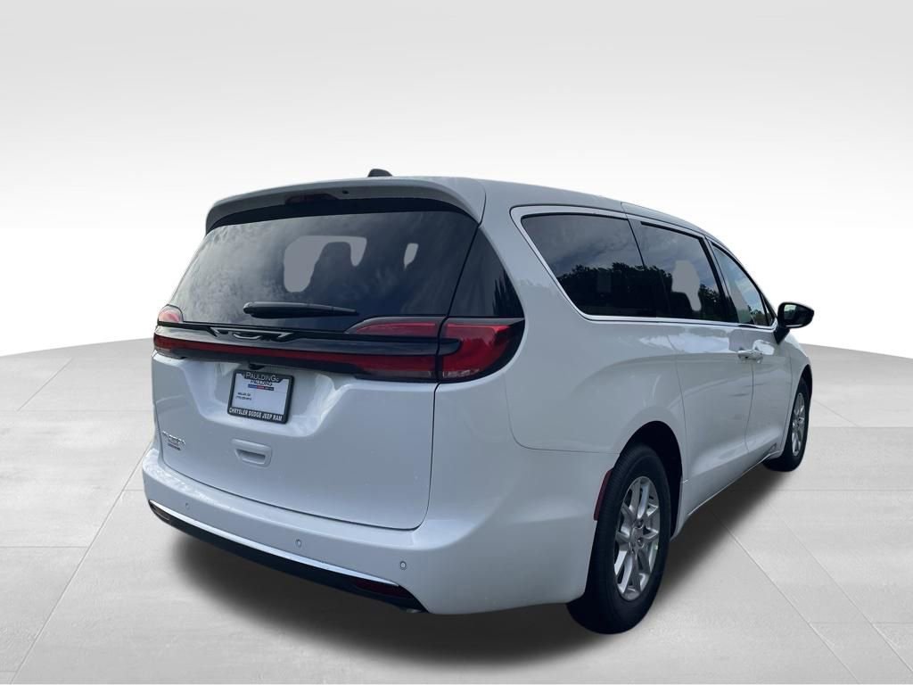 New 2027 Chrysler Pacifica Select FWD image 5