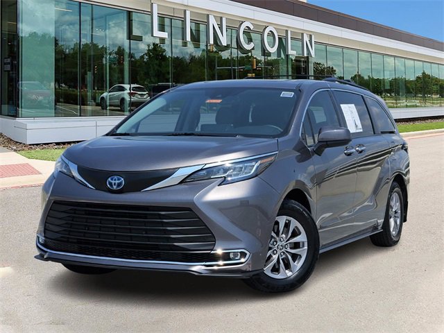 Used 2022 Toyota Sienna XLE