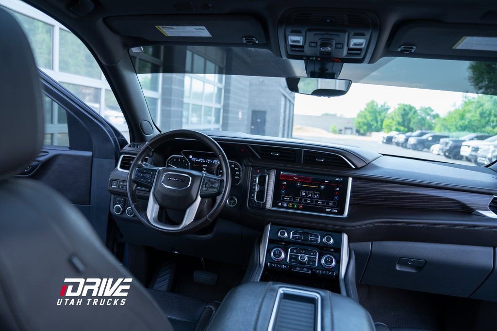 Used 2021 GMC Yukon XL Denali w/ Denali Premium Package image 28