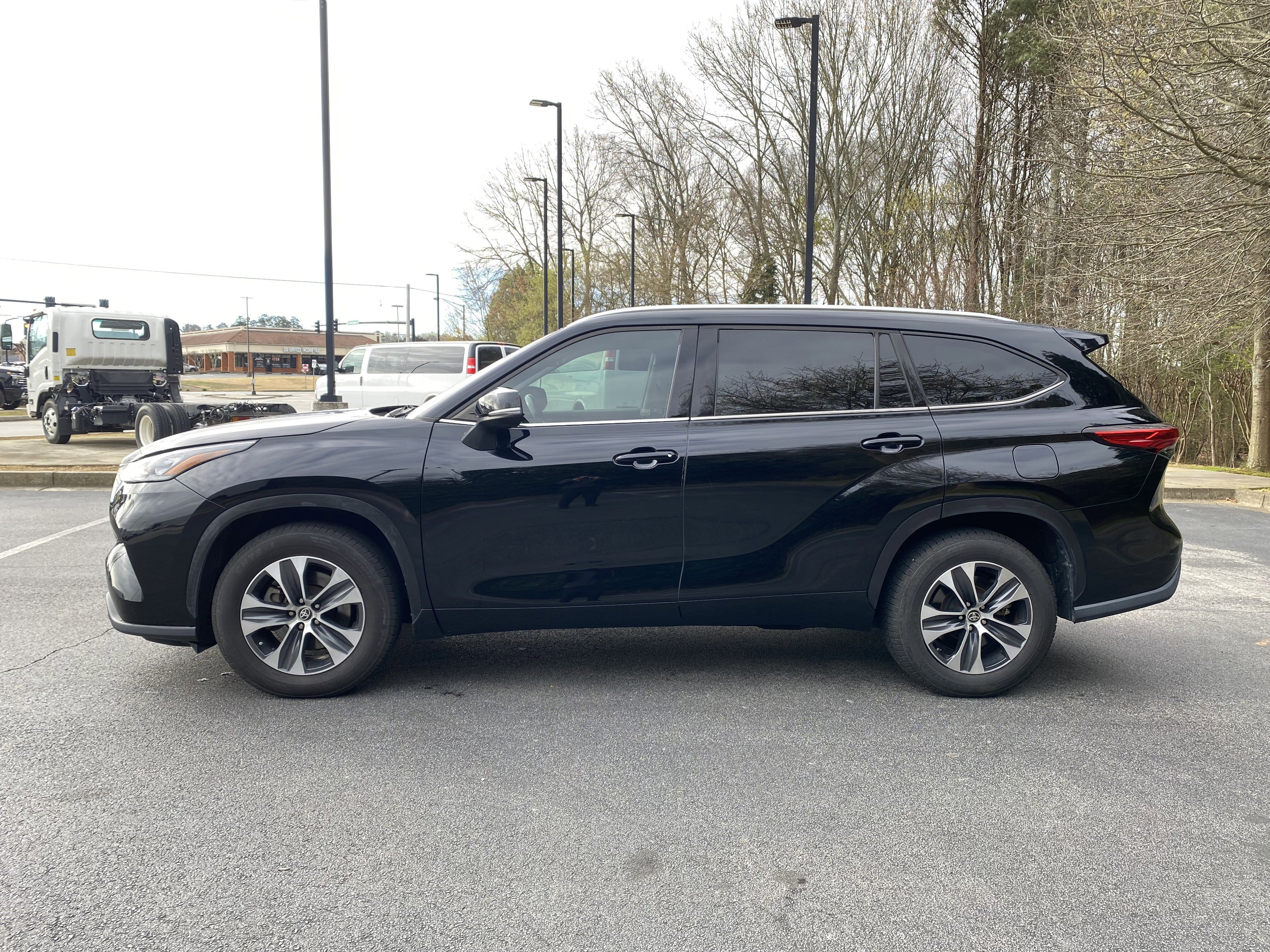 Used 2020 Toyota Highlander XLE image 6