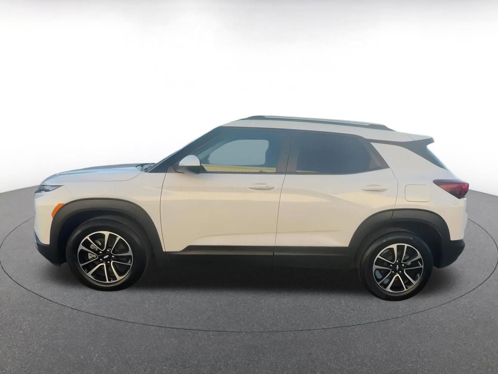 Used 2025 Chevrolet TrailBlazer LT image 9