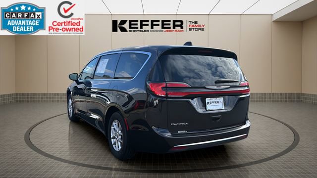 Certified 2024 Chrysler Pacifica Touring-L image 3