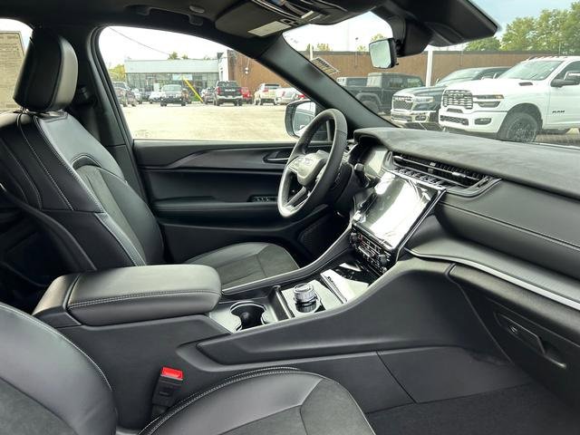 New 2025 Jeep Grand Cherokee Altitude image 31
