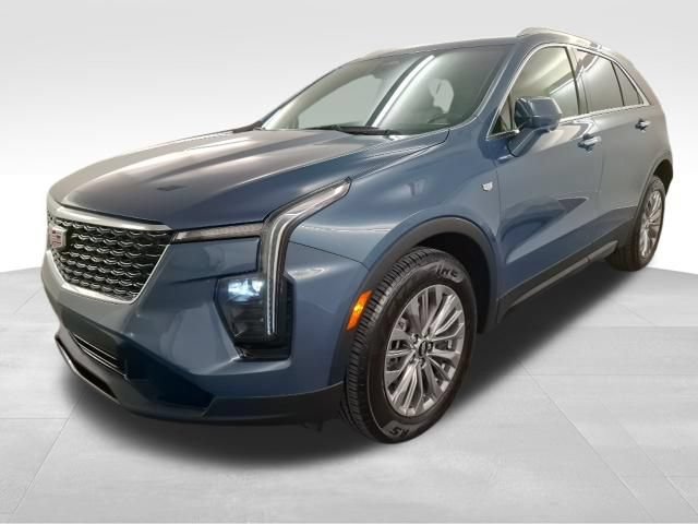 Used 2025 Cadillac XT4 Premium Luxury FWD image 3