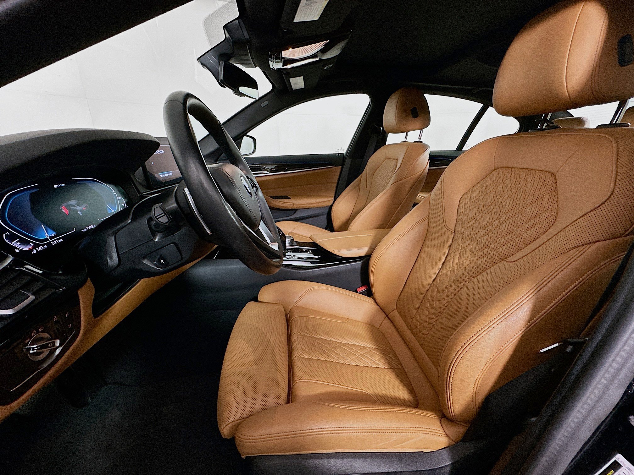 Used 2023 BMW 530e w/ Convenience Package image 13