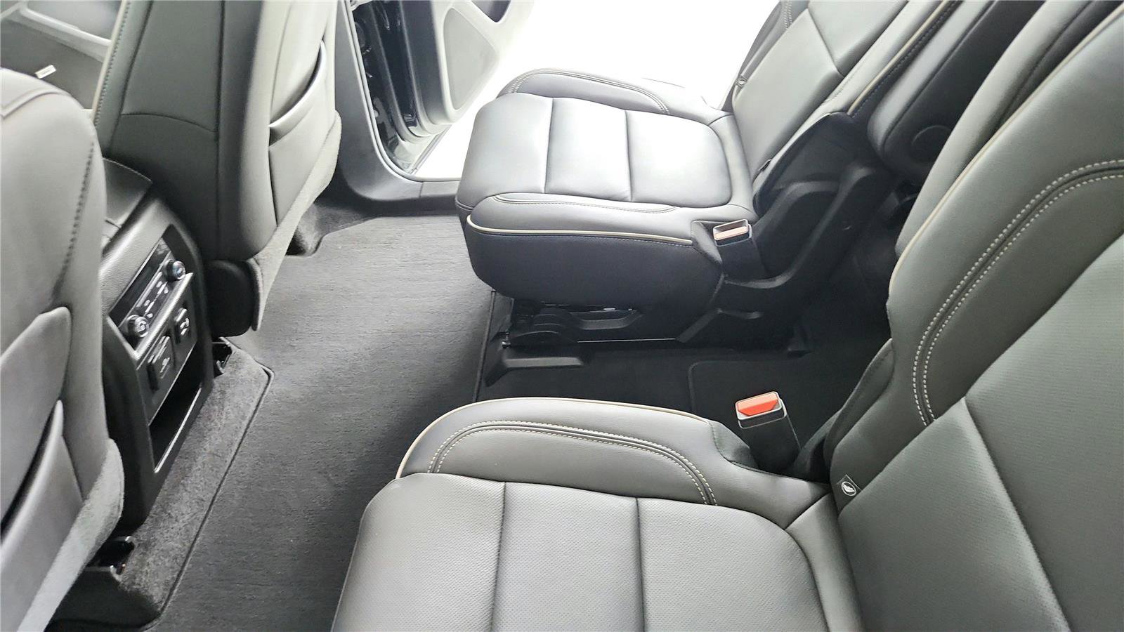 Used 2024 Chevrolet Traverse Premier w/ Redline Edition AWD/4WD image 18