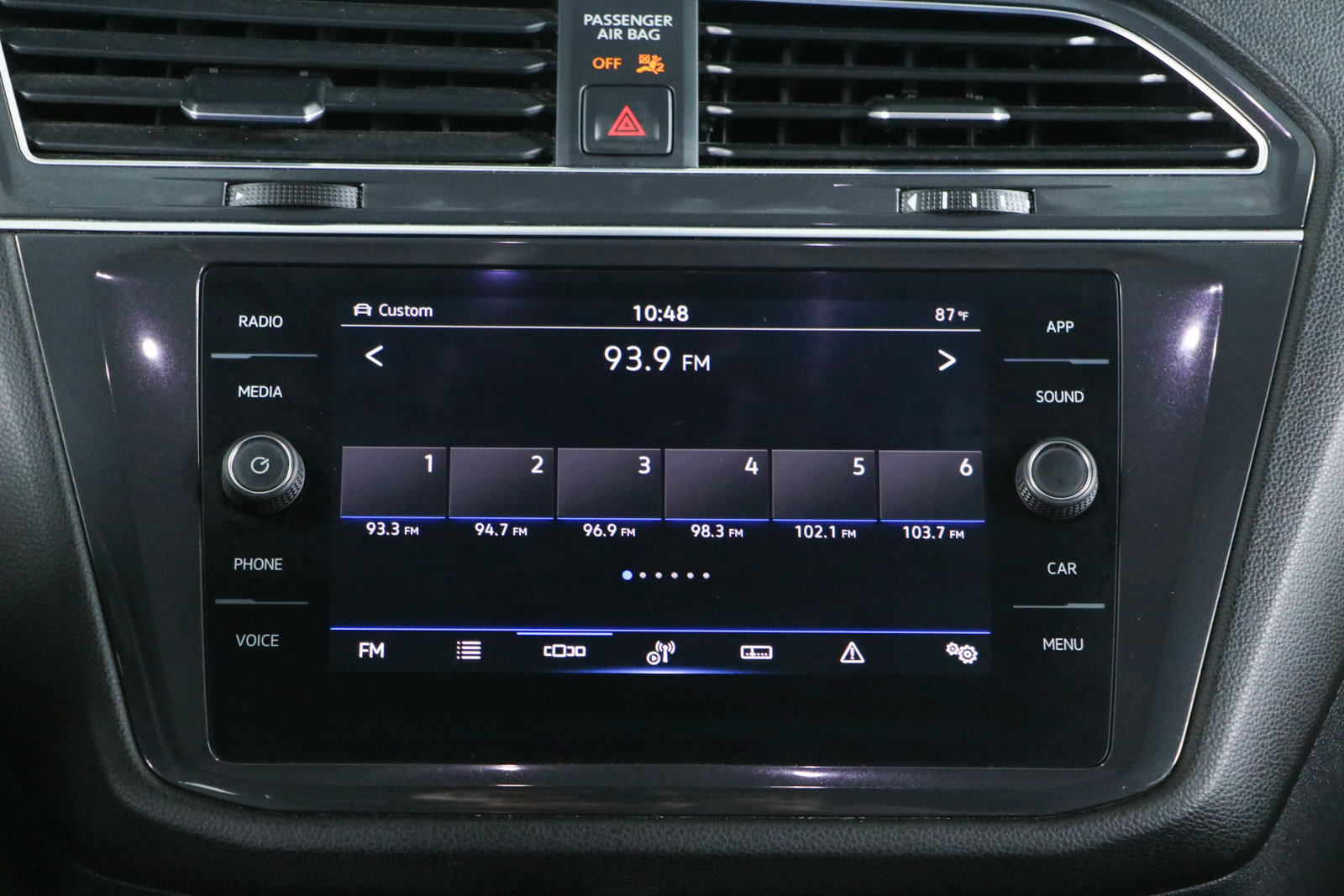 Used 2022 Volkswagen Tiguan SE R-Line AWD/4WD image 18