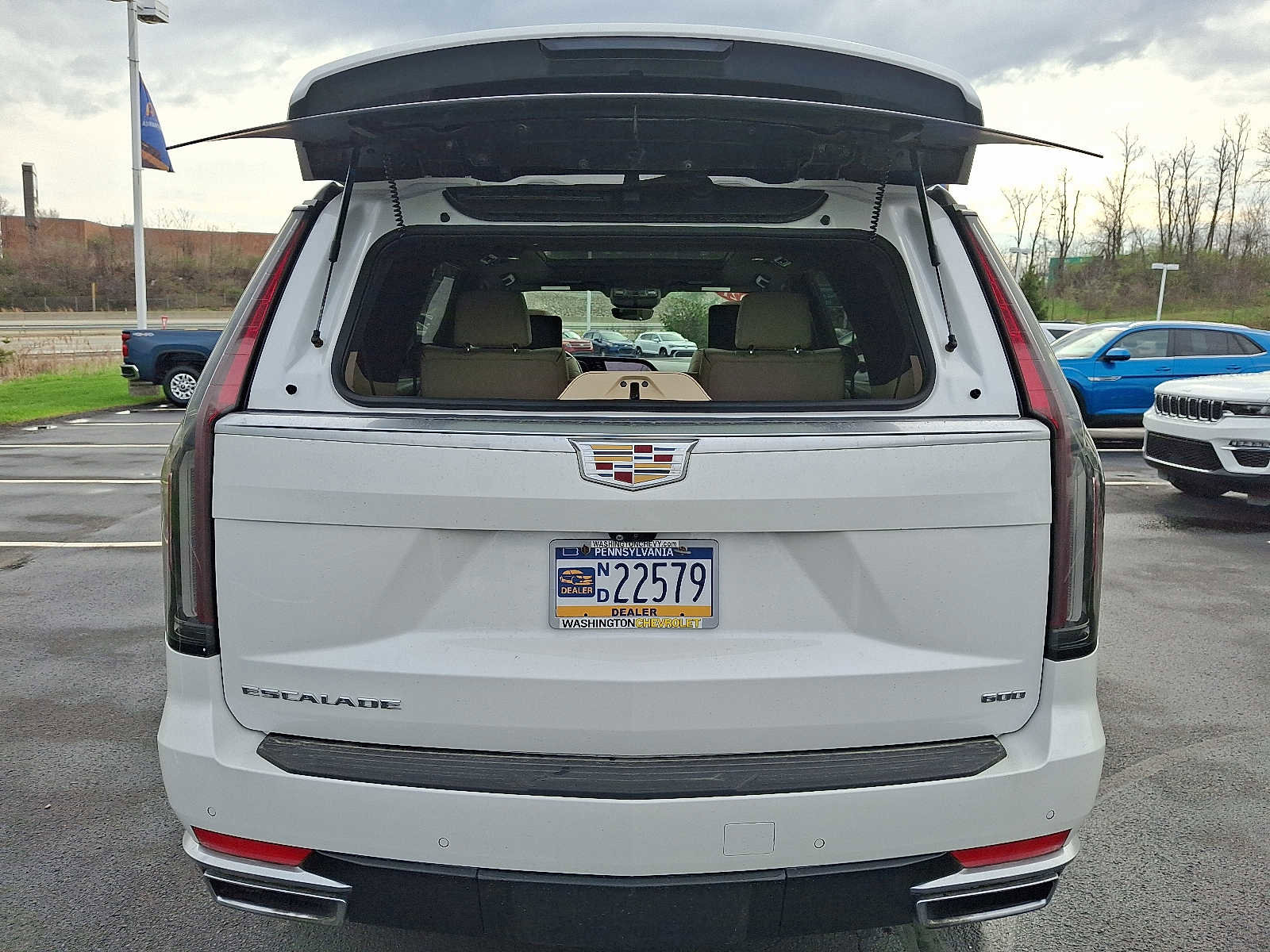 Used 2021 Cadillac Escalade Premium Luxury w/ Performance Package image 28